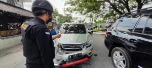 Quick Respon, Tim Patroli Brimob Polda Riau Evakuasi Korban Kecelakaan