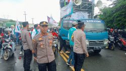 Pengamanan Pemberangkatann Massa Aksi Buruh Ke Kantor Bupati Serang Oleh Kapolsek Petir Polres Serang Dan Anggota